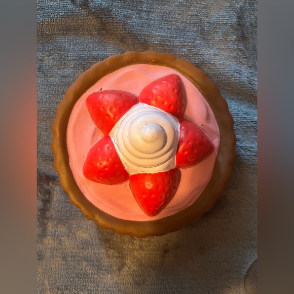 3 Squishes Watermelon Cupcake Pie - Picture 3 of 8